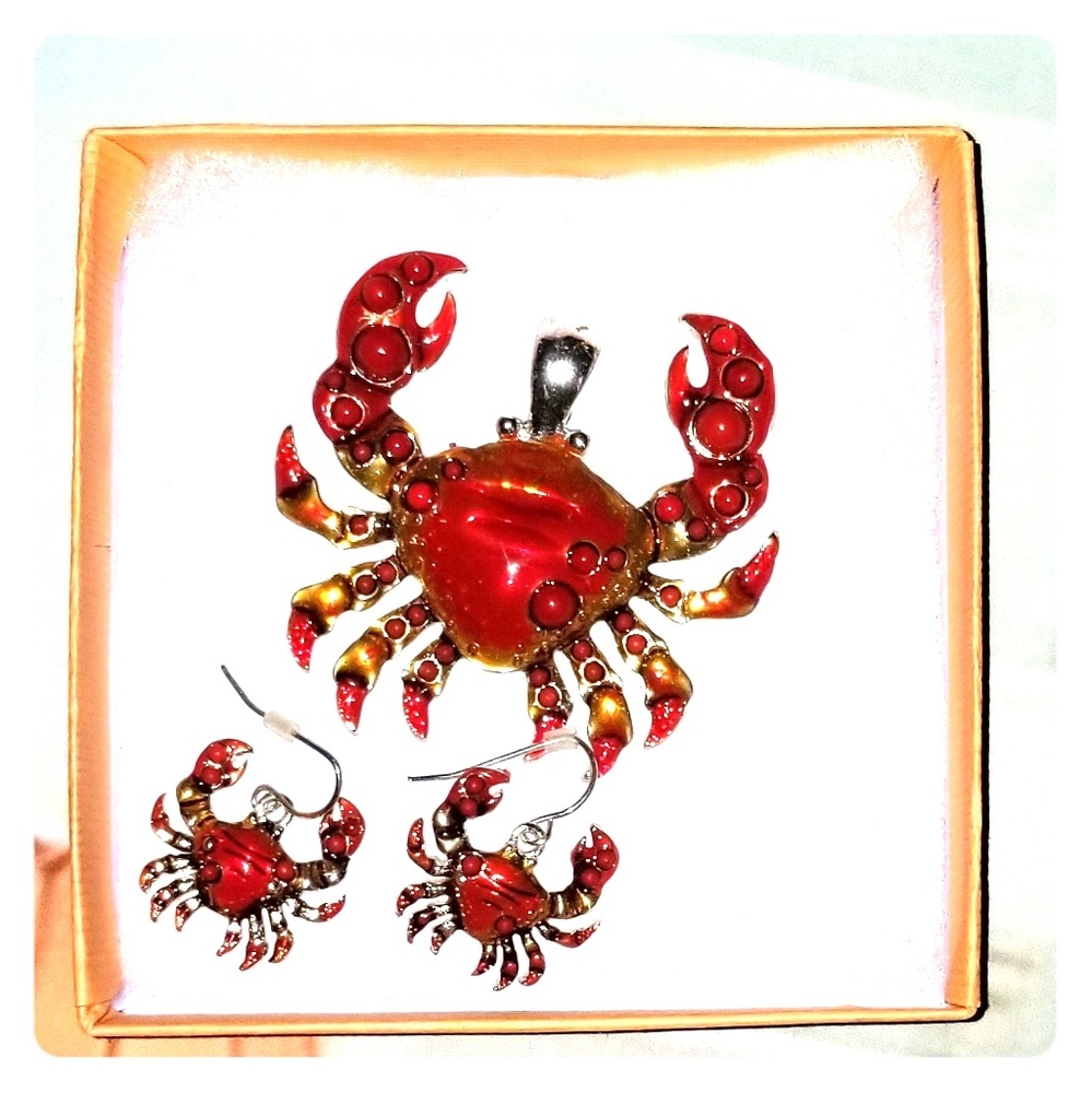 🦀CRAB PENDANT W/ MATCHING EARRINGS 🦀